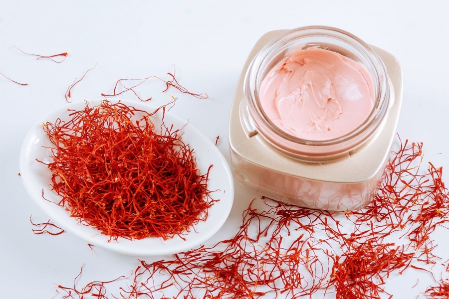 Introduce miraculous facial and hair saffron masks to have bright and soft skin