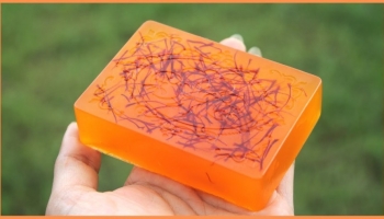 Saffron soap, a gift to be young